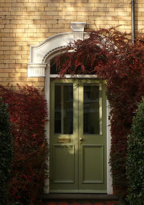 10 Pins : Pinterest Inspiration - Room for Tuesday Blog Green Doors And Windows, Olive Green Windows, Green Windows Exterior, Green Door Exterior, Green Doors Front Entrance, Olive Green Front Door, Olive Green Door, Olive Front Door, Green Front Door