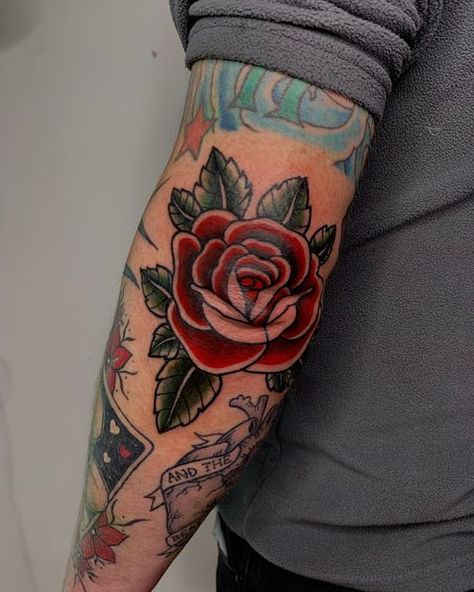 chloe on Instagram: "My First Elbow! Thankyou Adam you’re a trooper! 🖤❤️💚 . . . . . #elbowtattoo #tradtattoo #rosetattoo #tradrose #colourtattoo #colourtattoos #" Best Elbow Tattoos, Elbow Rose Tattoo, Elbow Flower Tattoos, Rose Elbow Tattoo, Elbow Tattoo, Realistic Rose, Elbow Tattoos, Body Is A Temple, Neo Traditional