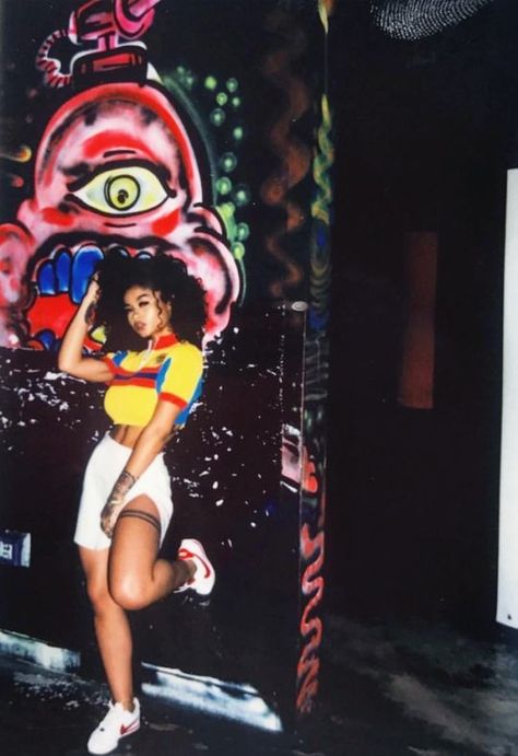 Graffiti Photoshoot, India Westbrooks, India Love, Pic Pose, Photoshoot Themes, Looks Street Style, Streetwear Fashion Women, Swag Outfits, Picture Poses