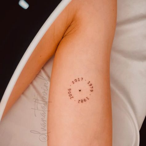 Simple Unique Tattoos, Family Tattoo Designs, Birthday Tattoo, Beautiful Tattoos For Women, Circle Tattoos, Circle Tattoo, Best Tattoos For Women, Petite Tattoos, Hand Tattoos For Women