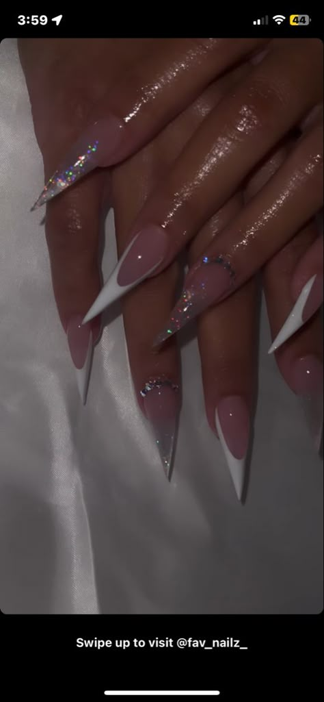 Spring Pointy Nails, New Years Eve Nails Stiletto, Clear Pointy Nails, Long Stiletto French Tip Nails, Stiletto Winter Nail Designs, Cute Stilletos Nails, Pointy Nails French Tip, Birthday Nails Stiletto Medium, French Tip Pointy Nails