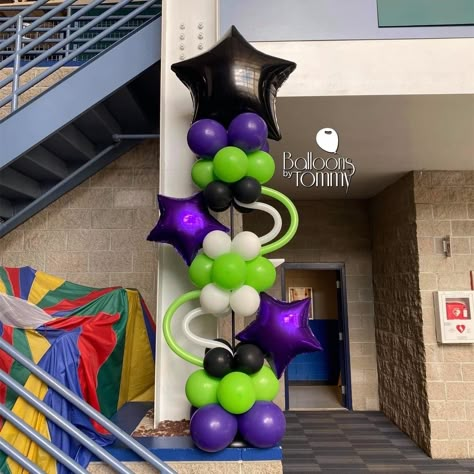 Soccer Balloon Columns, Ballon Tower, Balloons Columns, School Balloons, Balloon Graduation, Balloons Graduation, Balloon Inspiration, Column Ideas, Frozen Balloons