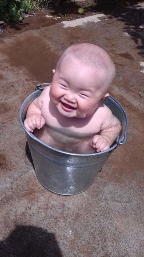 Kids Around The World, Baby Faces, Cute Funny Babies, Adorable Babies, 웃긴 사�진, Kids Discover, Funny Babies, Packing Tips