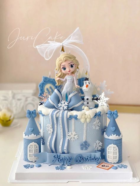 Kue Tart Frozen, Elsa Frozen 2 Cake, Elsa Cake Ideas, Disney Princess Cake Ideas, Frozen Cake Designs, Elsa Frozen Cake, Kue Disney, Cake Elsa, Kue Fondant