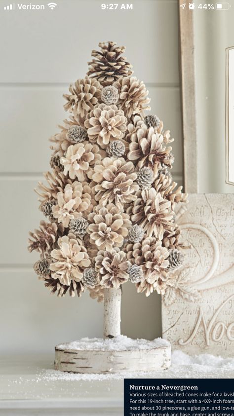 Things To Do With Pinecones Diy, Pinecone Trees Diy, Pinecone Trees, Pinecone Diy, Christmas Yarn Crafts, Pinecone Christmas Tree, Pinecone Tree, Pine Cone Christmas, Pinecone Crafts