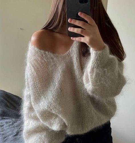 Fluffy Sweater Outfit, Knitted Jumper Outfit, Jumper Outfits, Short Leather Jacket, Mohair Jumpers, Jumper Outfit, Long Leather Coat, Mohair Knit, Fluffy Sweater