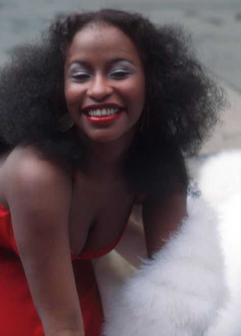 Chaka Khan, Women Of Rock, Black Celebrities, Skin Complexion, Great Women, I Love Music, Female Singers, Vintage Beauty, American Singers