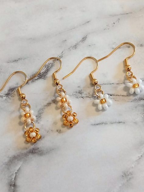 LizardLys - Etsy Canada Diy Earrings Pearl, Diy Pearl Earrings, Beaded Flower Earrings, Pretty Body, Beaded Daisy, Body Decor, Flower Earrings Gold, Gold Bead Earrings, Friendship Bracelets Designs