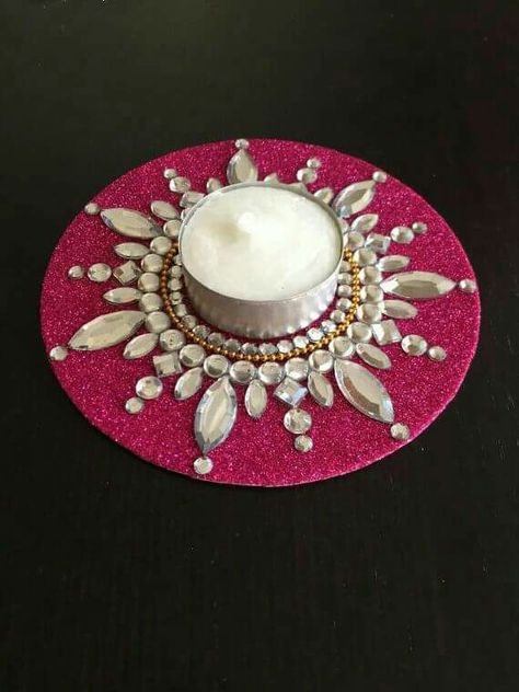 Riciclo CD Diya Decoration Ideas, Diwali Diya Decoration, Săpunuri Handmade, Acrylic Rangoli, Mandala Meditation, Diwali Decoration Items, Meditation Room Decor, Old Cd, Diy Diwali Decorations