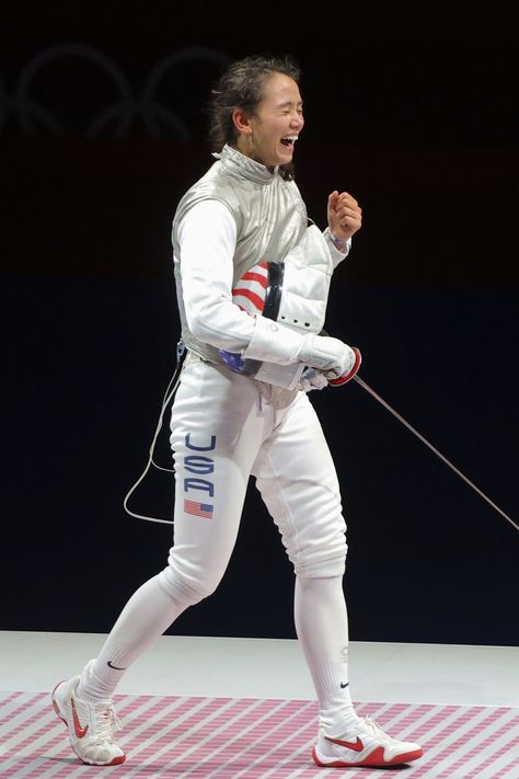 Lee Kiefer (USA) 🥇 Individual foil • Tokyo 2020 Olympics #fencing Fencing Poses, Fencing Foil, Olympic Fencing, Action Pose, 2020 Olympics, Olympic Athletes, Tokyo 2020, Body Reference, National Championship