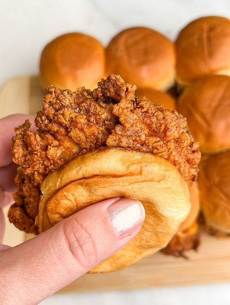 Popeyes Spicy Chicken Sandwich, Spicy Chicken Sliders, Picky Bits, Hot Sauce Chicken, Spicy Chicken Sandwich, Restaurant Copycat Recipes, Sliders Recipes Chicken, Batch Baking, Popeyes Chicken