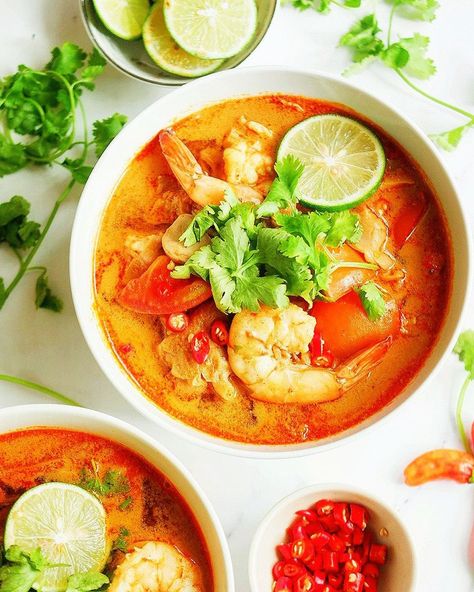 Creamy Tom Yum Goong Recipe https://fooooods.com/creamy-tom-yum-goong-stirwithme Tom Yam Goong, Tom Yum Goong, Tom Yum Soup, Shrimp Soup, Gluten Free Chili, Tom Yum, Spicy Soup, Thai Cooking, Spicy Shrimp