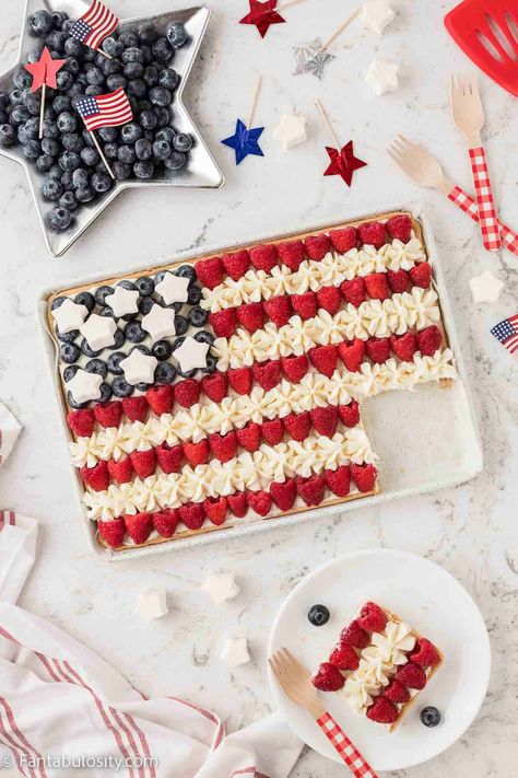 American flag fruit pizza. American Flag Sugar Cookie Pizza, Fruit Pizza Flag, American Flag Desserts, American Flag Fruit Pizza, American Flag Food, American Flag Dessert, Flag Fruit Pizza, Memorial Day Dessert, Flag Desserts