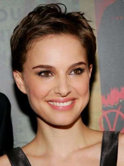 Pixie haircut no bangs Natalie Portman Short Hair, Celebrity Short Haircuts, Celebrity Pixie Cut, Short Hair Bride, Popular Short Hairstyles, Kelly Osbourne, Short Hair Pixie Cuts, Hair Styles 2014, Pixie Hair