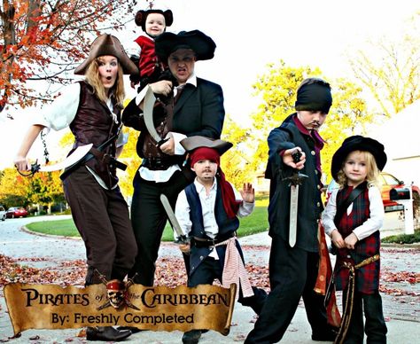 23 Genius Family Costume Themes Pirates Of The Caribbean Costumes, Matching Family Halloween Costumes, Disney Family Costumes, Disney Costumes For Kids, Disney Pirates Of The Caribbean, The Pirates Of The Caribbean, Pirate Costumes, Disney Halloween Costumes, Scary Costumes