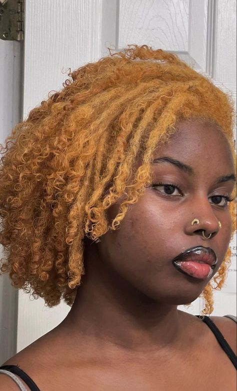 Blonde Locs Black Women Dark Skin, Blond Locs, Woman Dreadlocks, Blonde Locs, Colored Dreads, Cute Nose Piercings, Barbie Fashion Sketches, Short Locs Hairstyles, Quick Natural Hair Styles