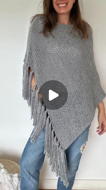 Oma hecho a mano on Instagram: "Hola,  Nuevo poncho Angie, tejido a dos agujas en punto jersey. Hecho con una combinación de lana merino e hilo de algodón.   Es súper liviano, abrigado y muy cómodo. Ideal para estos primeros frescos del otoño.   Modelo asimétrico, que se adapta a todos los talles y medidas.   Escribinos para encargarnos el tuyo!   PROMO LANZAMIENTO: PRECIO PRE ORDER por unos días!   #tejidoamano #dosagujas #crochet #hechoamano #handmade #herenciafamiliar #knitting #tejidos #ponchostejidos #ponchostejidosamano #ponchostyle #ponchos" Poncho Crochet, April 13, Crochet Poncho, Ponchos, Pre Order, Knitting, Crochet, On Instagram