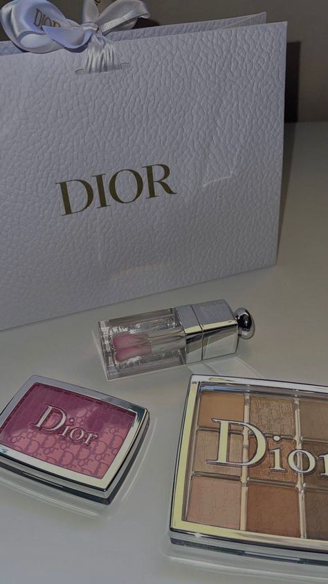 Ablution Islam, Dior Aesthetic, Music On Spotify, Fancy Makeup, Dior Makeup, Dior Beauty, Clipuri Video, Makeup Obsession, Luxury Makeup