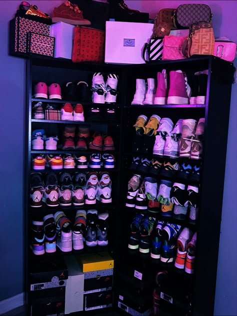 Shoe Room Ideas, Shoe Organization Ideas, Girly Room Ideas, Sneaker Room, Black Room Decor, Sneakerhead Room, Room Organization Bedroom, Shoe Room, Room Supplies