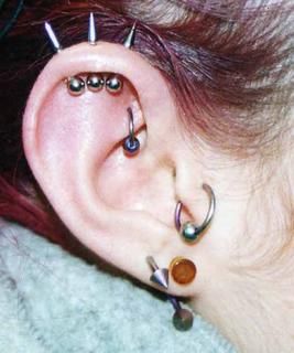 Triple Spike Helix Helix Spikes, Ranger Tattoo, Triple Helix Piercing, Orbital Piercing, Helix Piercing Jewelry, Piercing Tragus, Cool Piercings, Facial Piercings, Piercing Studio