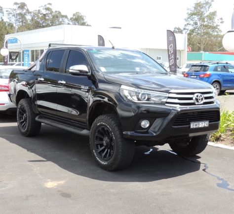 Black Vigo Car, Toyota Hilux 6x6, Toyota Hilux N60, Toyota Hilux Single Cab, Hilux Vigo, Old Hilux 4x4, Truck Rims, Lamborghini Veneno, Toyota 4