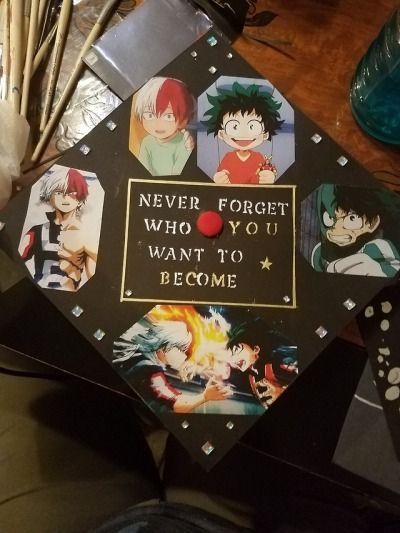 Anime Grad Cap Ideas, Anime Graduation Cap, Funny Graduation Cap Decoration, Rio Nakamura, Graduate Ideas, Funny Graduation Caps, Creative Graduation Caps, Graduation Boards, College Grad Cap Ideas