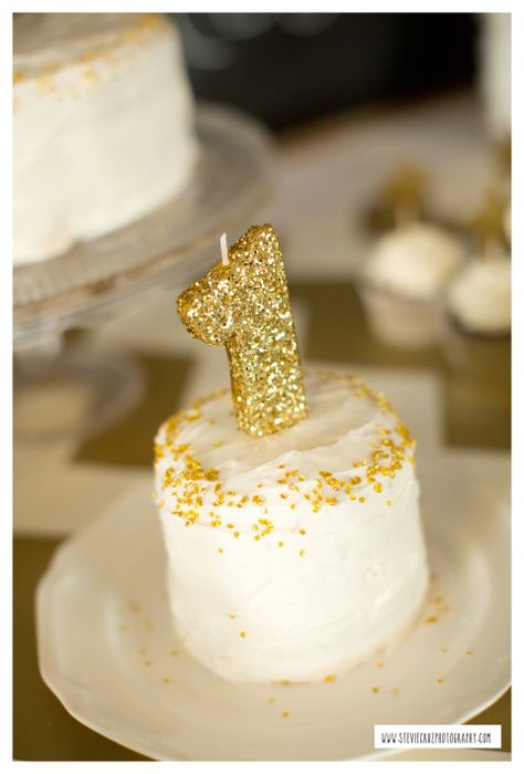 Twinkle Twinkle Little Star Birthday Party- Smash Cake Gold 1st Birthday Cake, Golden Birthday One Year Old, Golden Birthday Ideas Kids, Star First Birthday Party, Gold Smash Cake, Star First Birthday, Golden Birthday Cakes, Smash Cakes, Gold First Birthday