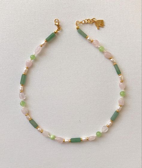 Pearl Beaded Crystal Necklace, Quartz Jewelry Diy, Cute Handmade Pearl Necklaces, Green Handmade Pearl Necklace, Cottage Core Beaded Necklace, Handmade Jewelry Ideas, Fairycore Pearl Beaded Jewelry, Real Pearl Jewellery, Handmade Gold Jewellery