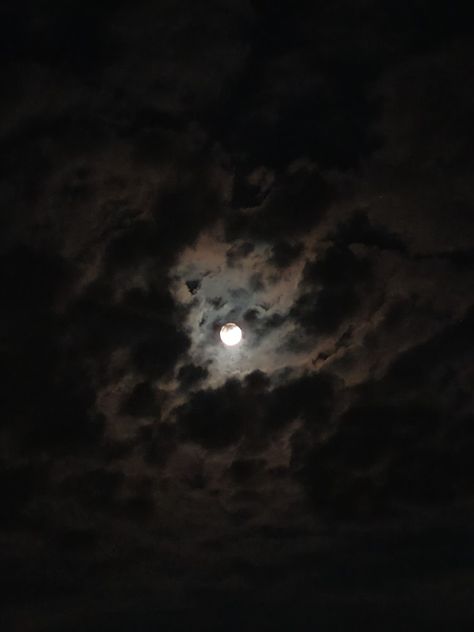 Fake Moon Story, Night Sky Moon Aesthetic, Full Moon July, Cloudy Moon Aesthetic, Cloudy Moon Night Skies, Virat Kohli Instagram, Handmade Logo, Rainy Day Aesthetic, Dark Sky Aesthetic Moon