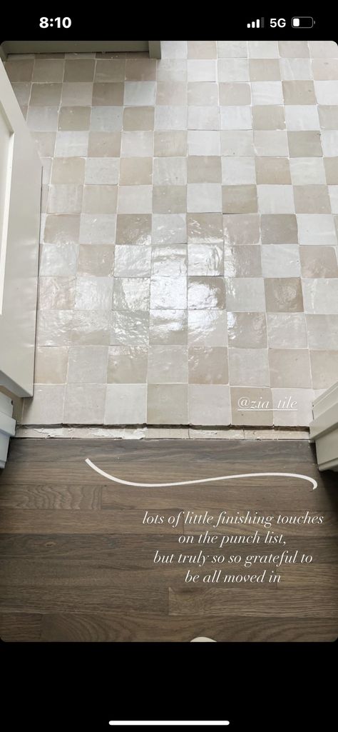 Neutral Checkered Tile Floor, Brown Checkerboard Floor, Cream Checkered Floor, Brown And White Checkered Floor, Beige Checkered Floor, Tan And White Checkered Floor, Tan And White Bathroom, House Finishes, Checkered Floor