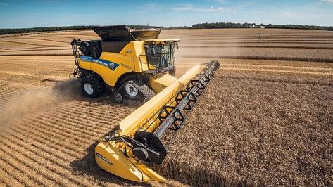 New Holland Agriculture, Big Tractors, Tractor Accessories, Farming System, Combine Harvester, New Tractor, Agriculture Industry, Farm Photography, Farm Machinery