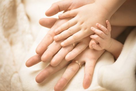 Family Hand Pictures, Family Hands Photography, How To Do Manicure, Sibling Photography Newborn, Newborn Family Pictures, Dream Boards, Sibling Photography, Hand Photography, Muslim Family