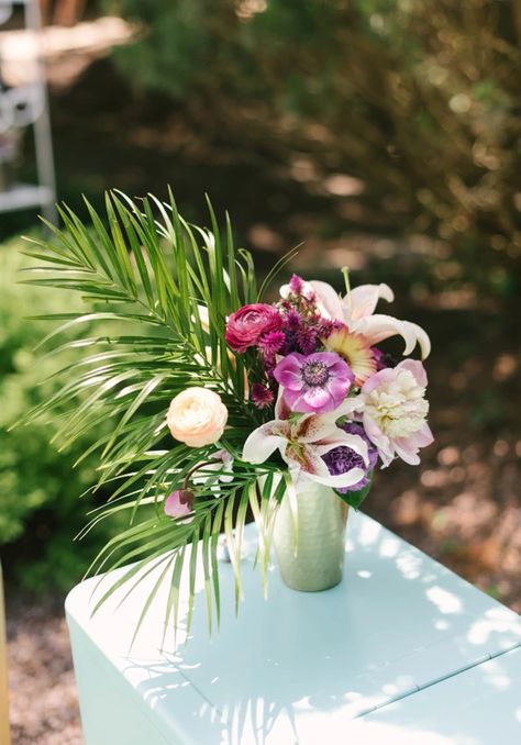 Tropical Bridal Shower Ideas Decor, Tropical Bridal Shower Centerpieces, Tropical Bridal Shower Ideas, Bridal Shower Island Theme, Classy Tropical Bridal Shower Ideas, Tropical Bridal Shower Invitations, Tropical Bridal, Tropical Bridal Showers, Wedding Shower Decorations