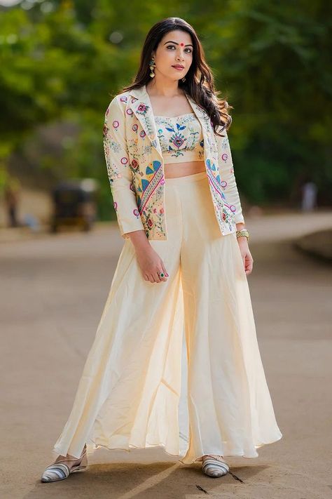 Kurti Lehenga, Long Blouse Designs, Bridal Lehenga Online, Haldi Outfits, Stylish Kurtis Design, Simple Lehenga, Haldi Outfit, Trendy Outfits Indian, Lehenga Designs Simple