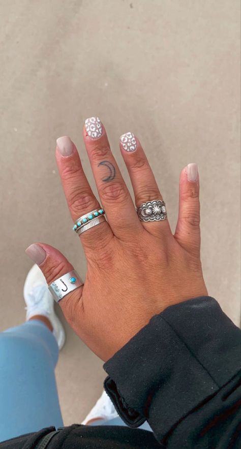 Western Short Nail Ideas, Summer Western Nail Ideas, Country Fest Nails, Western Acrylic Nail Ideas, Nail Inspo With Diamonds, Stage Coach Nails, Vegas Nfr Nails, No Design Nails, Wyoming Nails