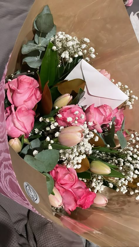 #flowers #pink #tulips #bouqet #love #boyfriend #pretty #flowerbunch Prettiest Flowers, Disco Aesthetic, Story Snapchat, Fake Flower Bouquet, Boquette Flowers, Flower Therapy, Night Vibes, Flower Bouquets, Pretty Selfies