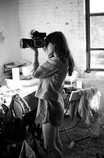 Photo Holding A Camera, Photos Black And White, Girls With Cameras, Female Photographers, Olivia Palermo, Vintage Cameras, 인물 사진, Gigi Hadid, Taking Pictures