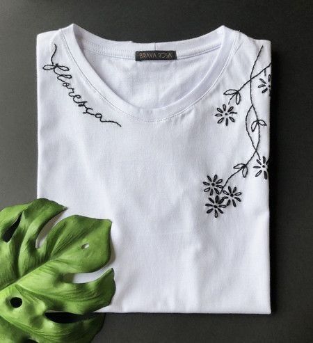 Vintage Nakışlar, Clothes Embroidery Diy, Embroidery Tshirt, Pola Sulam, Embroidery Videos, Hand Embroidery Flowers, Embroidery On Clothes, Simple Embroidery, 자수 디자인