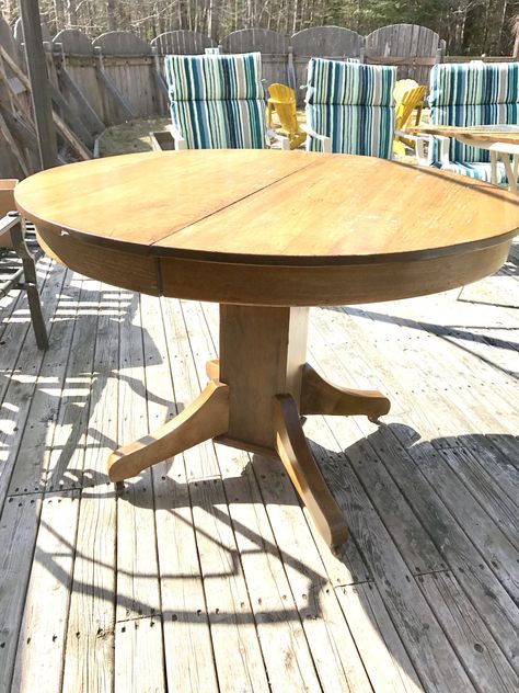 Re-Loved Oak Kitchen Table - Front Porch Lifestyle Oak Round Table, Oak Kitchen Table, Round Wooden Table, Kitchen Table Oak, Dining Table Makeover, Homestead House, Honey Oak, Oak Kitchen, Table Makeover