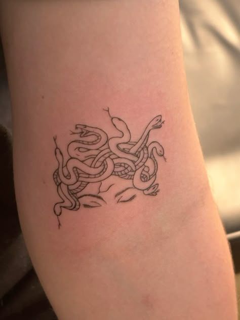 Medusa And Maleficent Tattoo, Scale With Heart And Brain Tattoo, Medusa Related Tattoos, Medusa Red Tattoo, Minimalist Tattoos For Women Wrist, Medusa Tattoo Arm Small, Lower Back Medusa Tattoo, Medusa Knee Tattoo, Vercase Tattoos