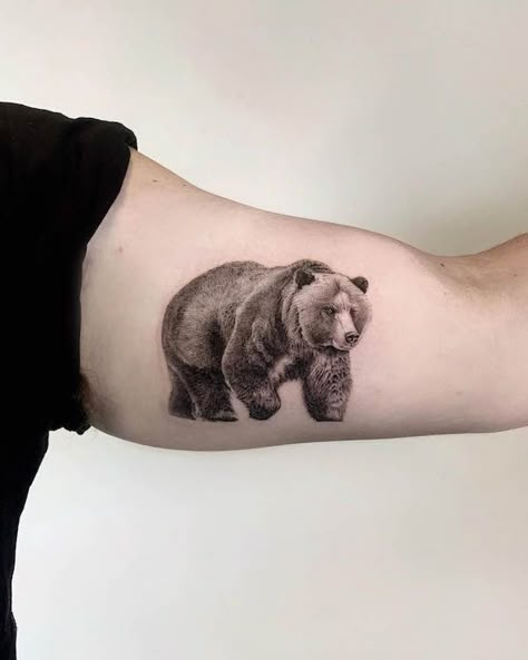 Reflection Tattoo, Black Bear Tattoo, Grizzly Bear Tattoos, Polar Bear Tattoo, Cubs Tattoo, Bear Tattoo Designs, Tattoo Ideas Easy, Bunny Tattoos, Forearm Tattoo Design