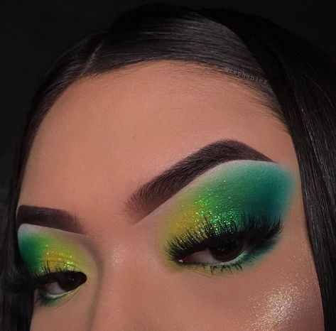 Yellow And Green Eye Makeup, Green Yellow Eye Makeup, Green And Yellow Eyeshadow Looks, Yellow And Green Eyeshadow, Green And Blue Eyeshadow Looks, Yellow And Green Makeup, Green And Yellow Makeup, St Patricks Day Makeup Ideas, St Patricks Day Makeup