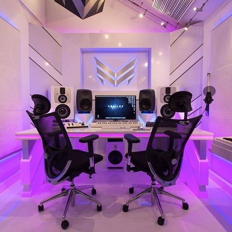 Great style and vibes in this music studio.  By @wandwmusic  #musicstudio #musicproducer Studio Vibes Aesthetic, Home Studio Music Ideas, Studio Room Design, Home Studio Design, Music Studio Decor, Home Recording Studio Setup, Studio Vibes, Recording Studio Setup, Home Studio Ideas