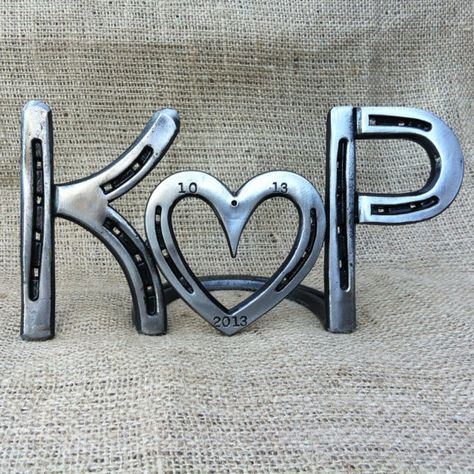 Horseshoe Heart, Anniversary Centerpieces, Horseshoe Crafts, Horseshoe Art, Cute Wedding Ideas, Horse Shoe, Western Wedding, Welding Art, Heart Sign