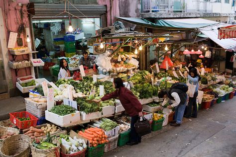 Fruit and vegetables on sale in old Chinese Soho food market in Graham Street, Central Hong Kong, China - Photo by Tim Graham Hong Kong Architecture, Life Areas, China Photo, Central Hong Kong, British Hong Kong, Food Park, Chinese Market, Food Street, China Hong Kong