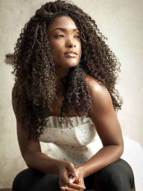 Erika Januza da Trindade Gomes é uma atriz e modelo brasileira. Most High, Thing 1 Thing 2, Diva, Black Women, Celebrities, Beauty