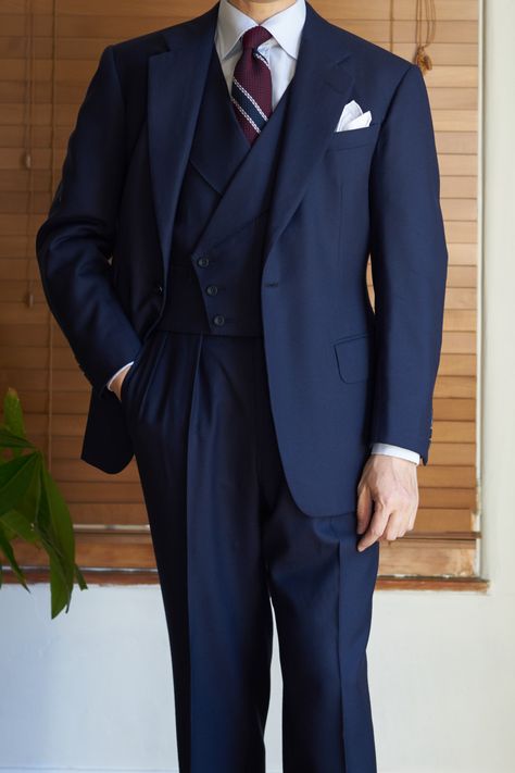 Bespoke Wrinkles — If you want to wear a waistcoat, make sure that it... Navy Vest Outfit Mens, Navy Blue 3 Piece Suit, Gentleman's Gazette, Blue 3 Piece Suit, Elegant Vest, Mens Dress Outfits, Suit For Men, Mens Fashion Classic, Men Stylish Dress