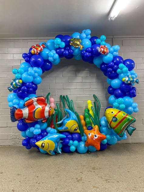 Shark Balloon Decoration, Underwater Balloon Arch, Ocean Theme Balloons, Ocean Theme Decorations Party, Finding Nemo Balloon Decor, Ocean Theme Balloon Arch, Under The Sea Balloon Backdrop, Diy Under The Sea Party Decorations, Ocean Balloon Garland