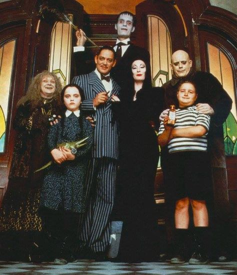 The Adam"s Family Adams Family Costume, Addams Family Halloween Costumes, The Addams Family Halloween, Adams Family Halloween, Morticia Addams Costume, Buisness Outfits, Family Costumes Diy, Addams Family Movie, Addams Familie