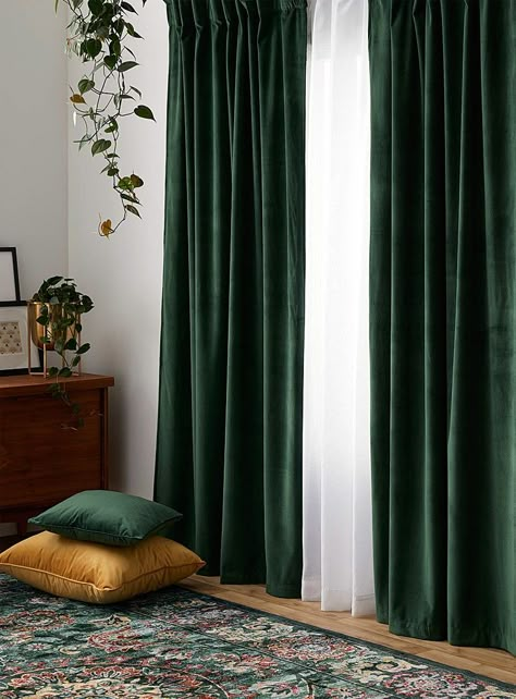 Green Curtains Living Room, Emerald Green Curtains, Emerald Curtains, Green Curtains Bedroom, Stylish Curtains, Green Curtains, Red Curtains, Beautiful Curtains, Velvet Curtains